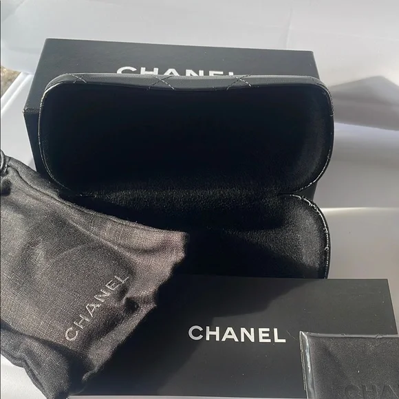 CHANEL Black Sunglasses with Chain Accent - Picture 9 of 9